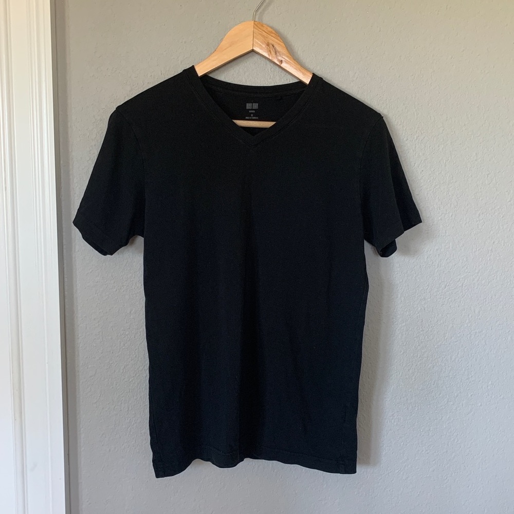 Men’s Uniqlo Black Tee